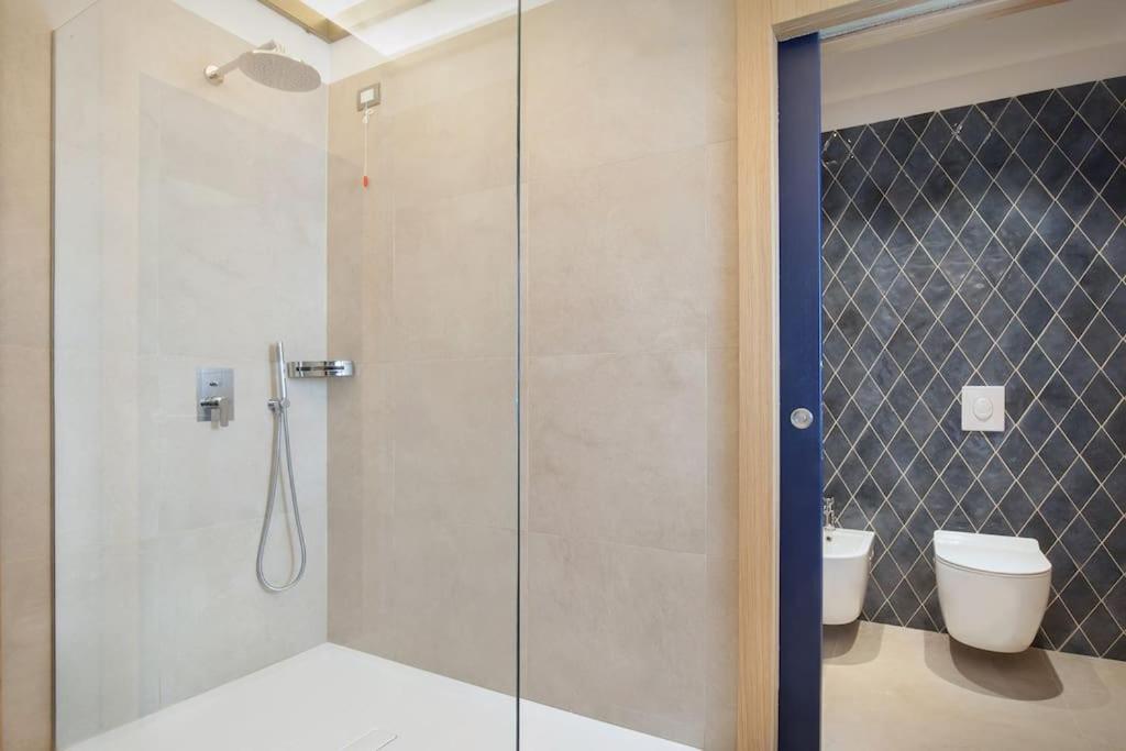 Villa Divina - Apt Divina Con Piscina E Vista Lago Castelletto Di Brenzone Kültér fotó