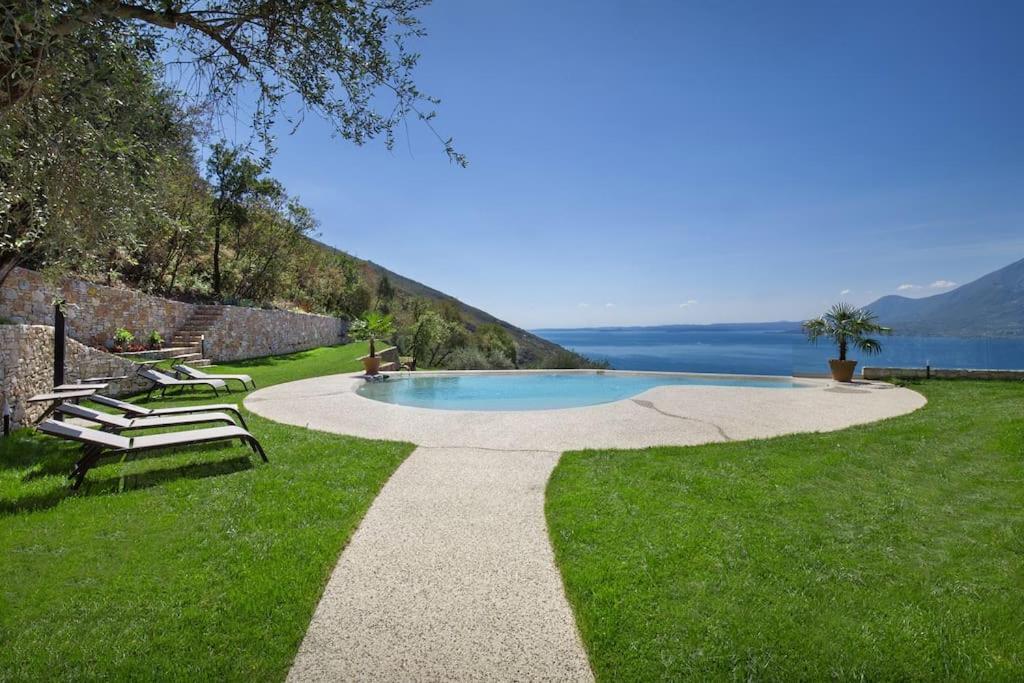 Villa Divina - Apt Divina Con Piscina E Vista Lago Castelletto Di Brenzone Kültér fotó