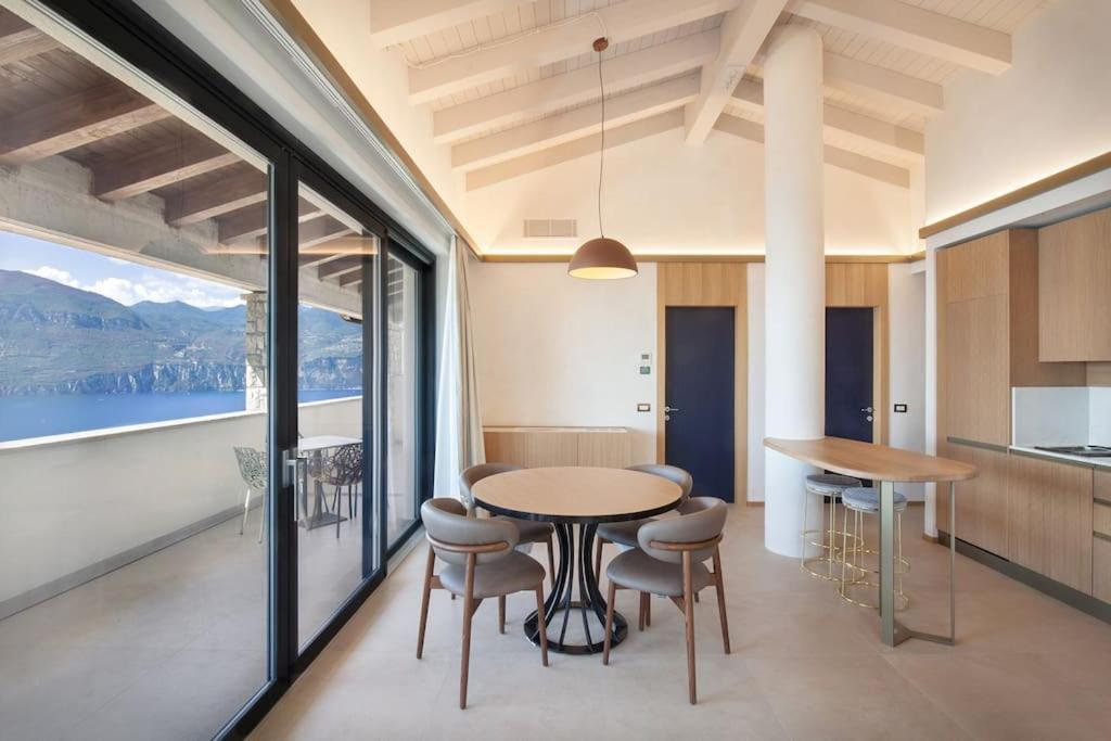 Villa Divina - Apt Divina Con Piscina E Vista Lago Castelletto Di Brenzone Kültér fotó